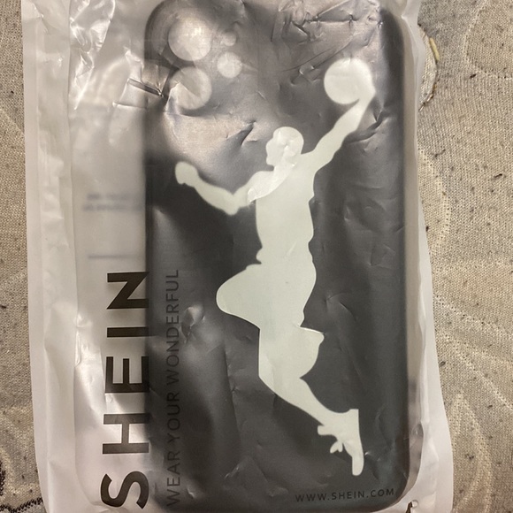 BASKETBALL IPHONE 11 CASE - Picture 2 of 2